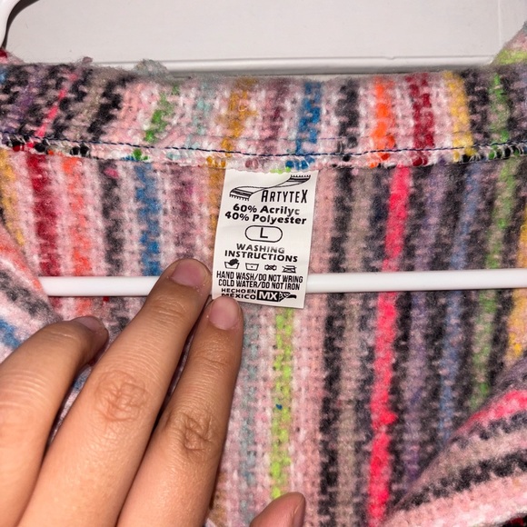 Women’s Mexican multicolored hooded sweater - Picture 2 of 3